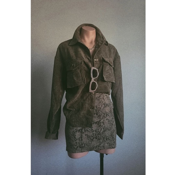 Green Corduroy shaket - Picture 2 of 6